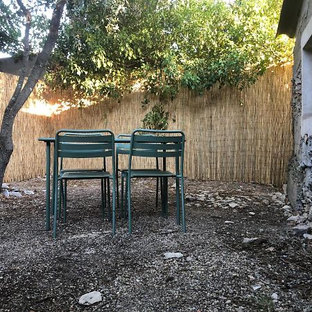 Maisonnette indépendante avec jardin/patio Nimes Exterior foto