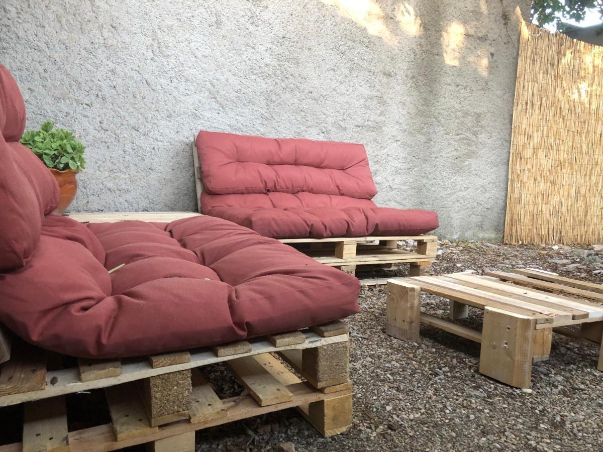 Maisonnette indépendante avec jardin/patio Nimes Exterior foto